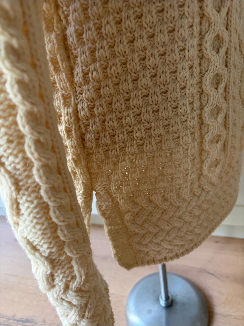 Carriag Donn 100% merino wool Cable-Knit Turtleneck Sweater made in Ireland ๐ฎ๐ช - Picture 7 of 10